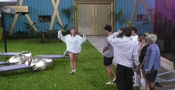 Titi de Gran Hermano quedó semidesnuda al realizar una pirueta en la casa más famosa