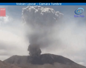 Chile: volcán fronterizo con Argentina entró en actividad
