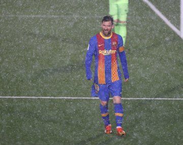 El video de Lionel Messi tiritando de frío en el Real Madrid - Barcelona