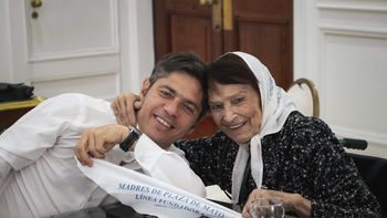 Axel Kicillof homenajeó a Taty Almeida Axel Kicillof homenajeó a Taty Almeida