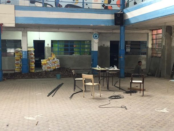 Es una escuela de Moreno que alberga a 900 alumnos, pero le faltaban las habilitaciones y denuncian que la desmantelaron