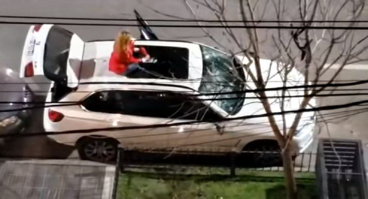 Destrozó una camioneta de alta gama con un matafuego por una supuesta venganza