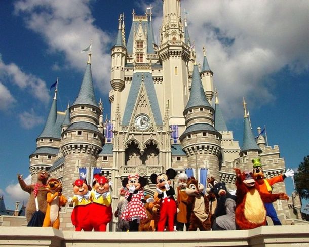 Disney prohíbe armas de juguete e instala detectores de metales en sus parques
