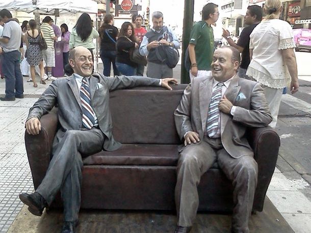 Volvieron a romper la estatua de Olmedo y Portales