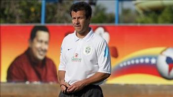 Dunga--chavez--EFE Dunga--chavez--EFE