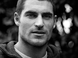 El anestesista la molió a golpes y casi la mata en su casa