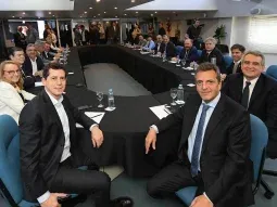 Gobernadores ratificaron su apoyo a Massa: No demos un salto al vacío