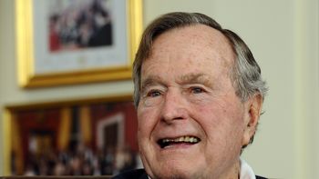 George H. W. Bush tiene 92 años George H. W. Bush tiene 92 años