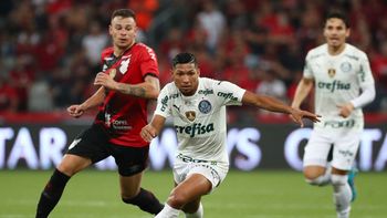 Athletico Paranaense choca con Palmeiras en la ida de la semifinales de la Copa Libertadores. Athletico Paranaense choca con Palmeiras en la ida de la semifinales de la Copa Libertadores.