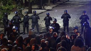 desalojo de la cabecera constitucion de la linea 60: rige un paro total desalojo de la cabecera constitucion de la linea 60: rige un paro total