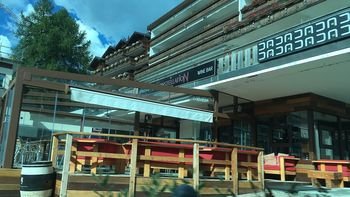 Luto en Suiza por la muerte de 47 personas en un incendio en el bar Le Constellattion Luto en Suiza por la muerte de 47 personas en un incendio en el bar Le Constellattion