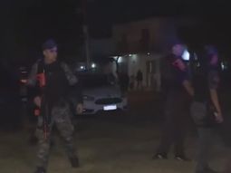 insolito: la policia de cordoba reprime y dispara a familiares y vecinos de agostina vega insolito: la policia de cordoba reprime y dispara a familiares y vecinos de agostina vega