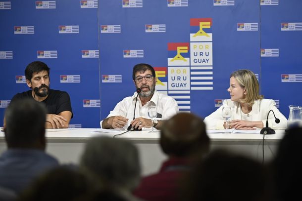El Frente Amplio celebró sus 53 años con la presencia de la presidenta del Partido de los Trabajadores de Brasil