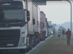 Bloqueo de transportistas en la autopista Buenos Aires-Rosario
