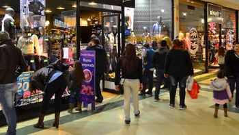 la crisis golpea duro al turismo: hubo 610 mil arribos y bajas ventas la crisis golpea duro al turismo: hubo 610 mil arribos y bajas ventas