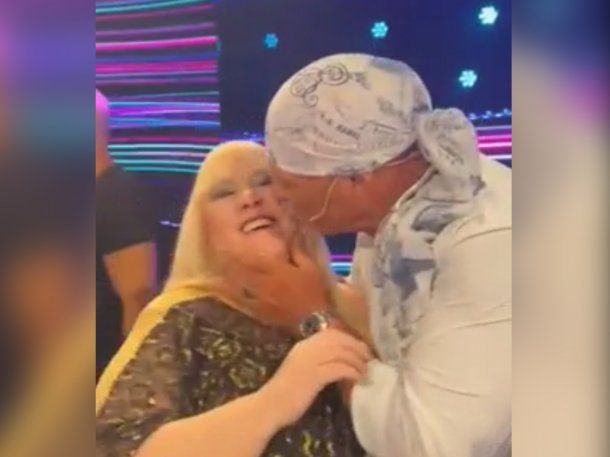 El beso de Alfa a Laura Ubfal en la previa al debate de Gran Hermano
