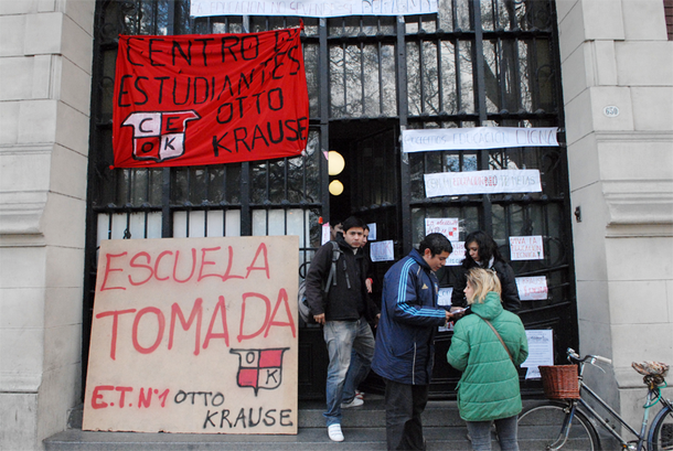 Siguen las tomas en escuelas y organizan una movilización