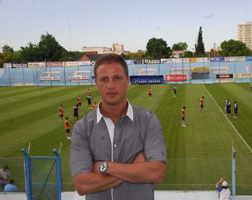 Hernán Lewin, ex presidente del Club Atlético Temperley, renunció por presiones de la barra brava del Gasolero
