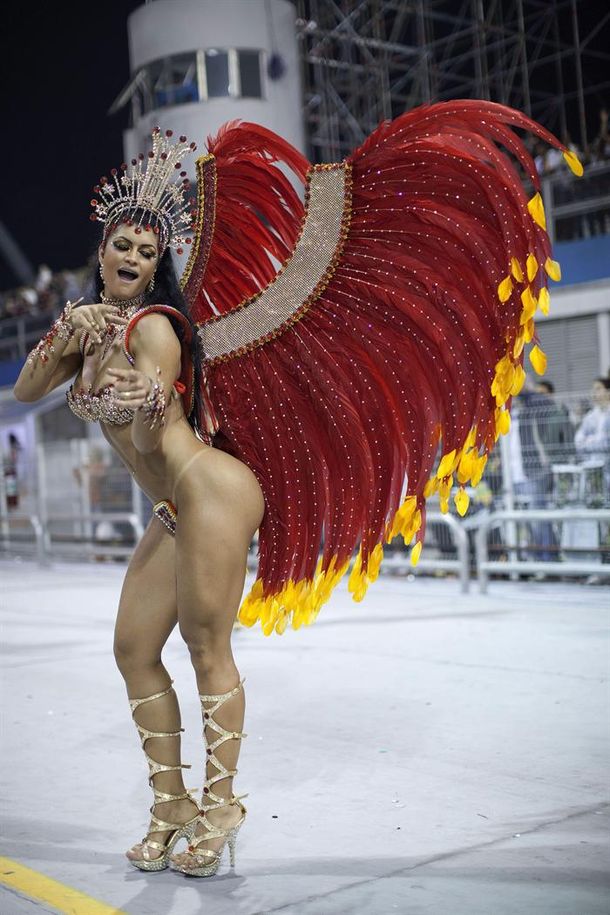 Con casi 500 comparsas, comenzó el carnaval de Río de Janeiro