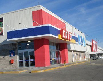 Coto aclaró que opera de manera normal en el Mercado de Liniers