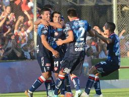 con diez, union resistio frente a velez y sigue invicto con diez, union resistio frente a velez y sigue invicto