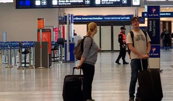 Dos turistas fueron a Aeroparque a pesar del paro general