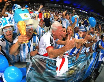 Mirá las fotos con todo el color en las tribunas en Argentina y Bosnia