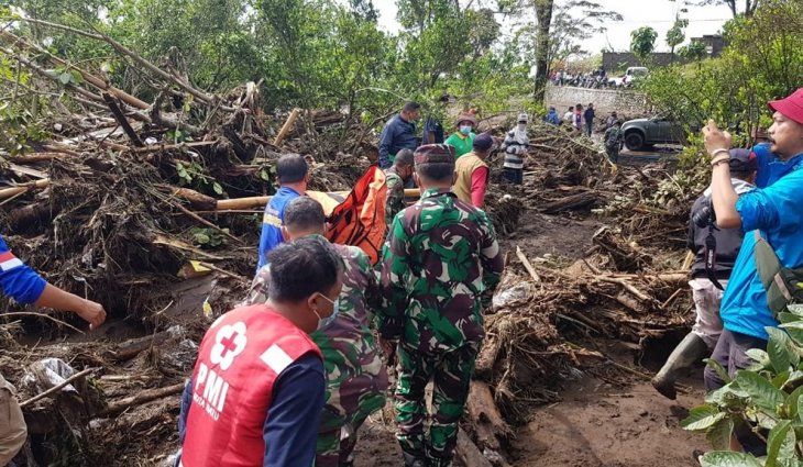 Indonesia: inundaciones, desplazamientos de tierra y muertos por fuertes lluvias