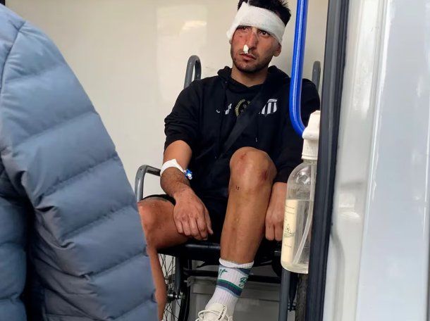 Batalla campal en el ascenso en Uruguay: varios jugadores terminaron en el hospital