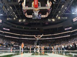 Con Antetokounmpo como figura, Milwaukee Bucks es el campeón de la NBA