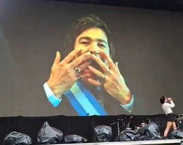 El fuertísimo video que proyectó una banda en el Lollapalooza en rechazo a Milei