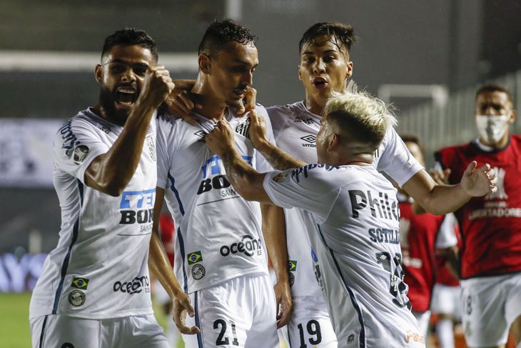 Soteldo fue una de las figuras del Santos que elimin&oacute; a Boca en semifinales