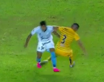 Jonathan Silva y una llamativa jugada: ¿qué quiso hacer?