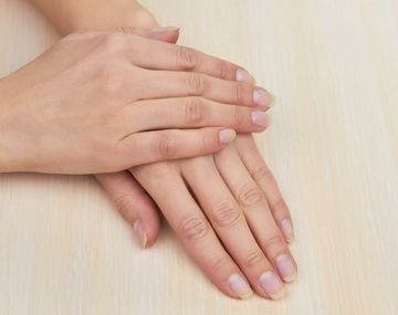 La vitamina C del limón ayuda mejorar tus uñas y tenerlas sanas y fuertes.&nbsp;