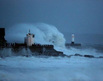 El Reino Unido está en alerta por un temporal con vientos de más de 160 kilómetros por hora
