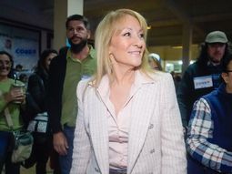 La precandidata presidencial del Frente Amplio, Carolina Cosse, cuestionó la prisa en la votación de la ley de medios. La precandidata presidencial del Frente Amplio, Carolina Cosse, cuestionó la prisa en la votación de la ley de medios.