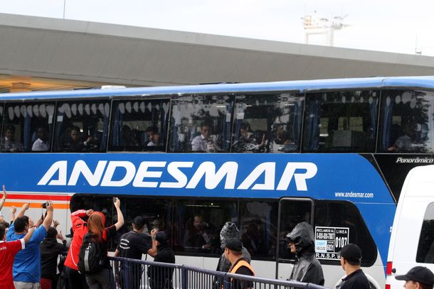 Tras un largo viaje desde Japón, el plantel de River ya está en el país