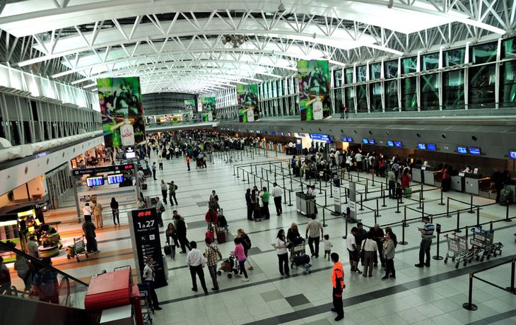 Más argentinos viajaron al exterior durante agosto