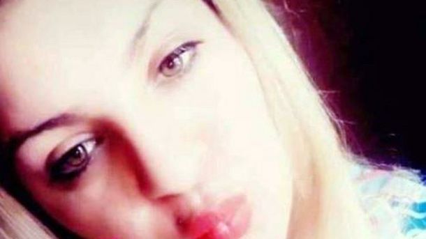 Salió a comprar para el cumpleaños de su hijo y la atropellaron dos delincuentes que huían de un robo