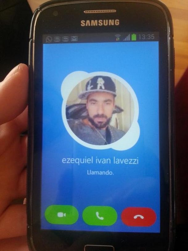 Escándalo: famoso cantante escrachó a Lavezzi y denuncia que acosa a su mujer