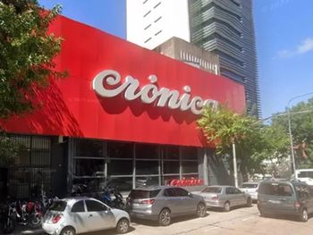 Susto en Crónica TV: un hombre ingresó al canal con un cuchillo y amenazó a trabajadores