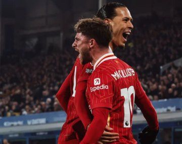 El golazo de cabeza de Mac Allister en el clásico entre Liverpool y Everton