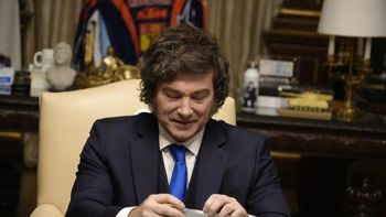 Javier Milei con el nuevo DNI Javier Milei con el nuevo DNI