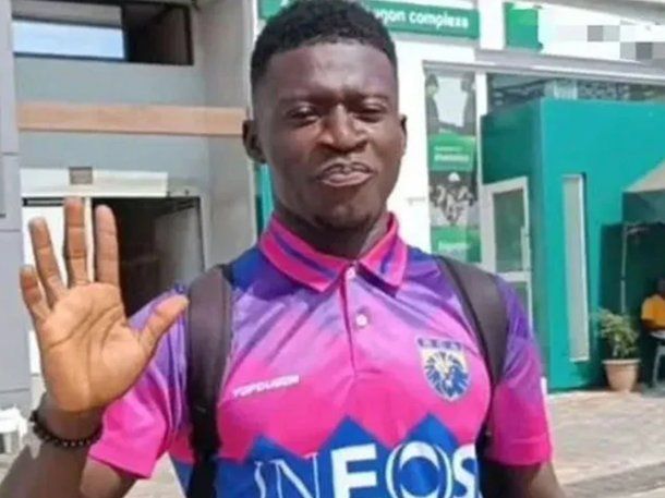 Un futbolista se desplomó y murió en el campo de juego