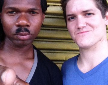 Le enseñó a programar a un indigente que se cruzaba a diario