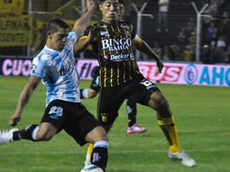 en el debut de ubeda, racing supero a olimpo y se metio en octavos en el debut de ubeda, racing supero a olimpo y se metio en octavos