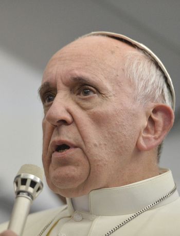 El papa Francisco no pudo leer su discurso tras anunciar que tiene bronquitis