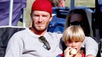 traicion: uno de los hijos de beckham es fanatico del barcelona traicion: uno de los hijos de beckham es fanatico del barcelona