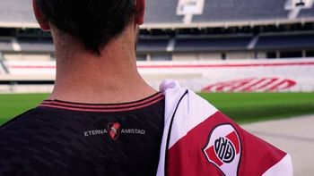 el club que presento su nueva camiseta inspirada en river: los detalles el club que presento su nueva camiseta inspirada en river: los detalles