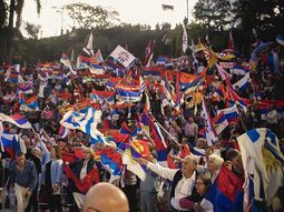 El Frente Amplio se presentará a las elecciones como Nueva Mayoría del Uruguay. El Frente Amplio se presentará a las elecciones como Nueva Mayoría del Uruguay.
